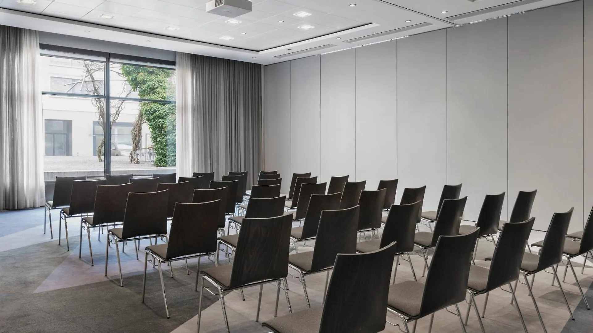 Courtyard By Marriott Zurich North Hotel