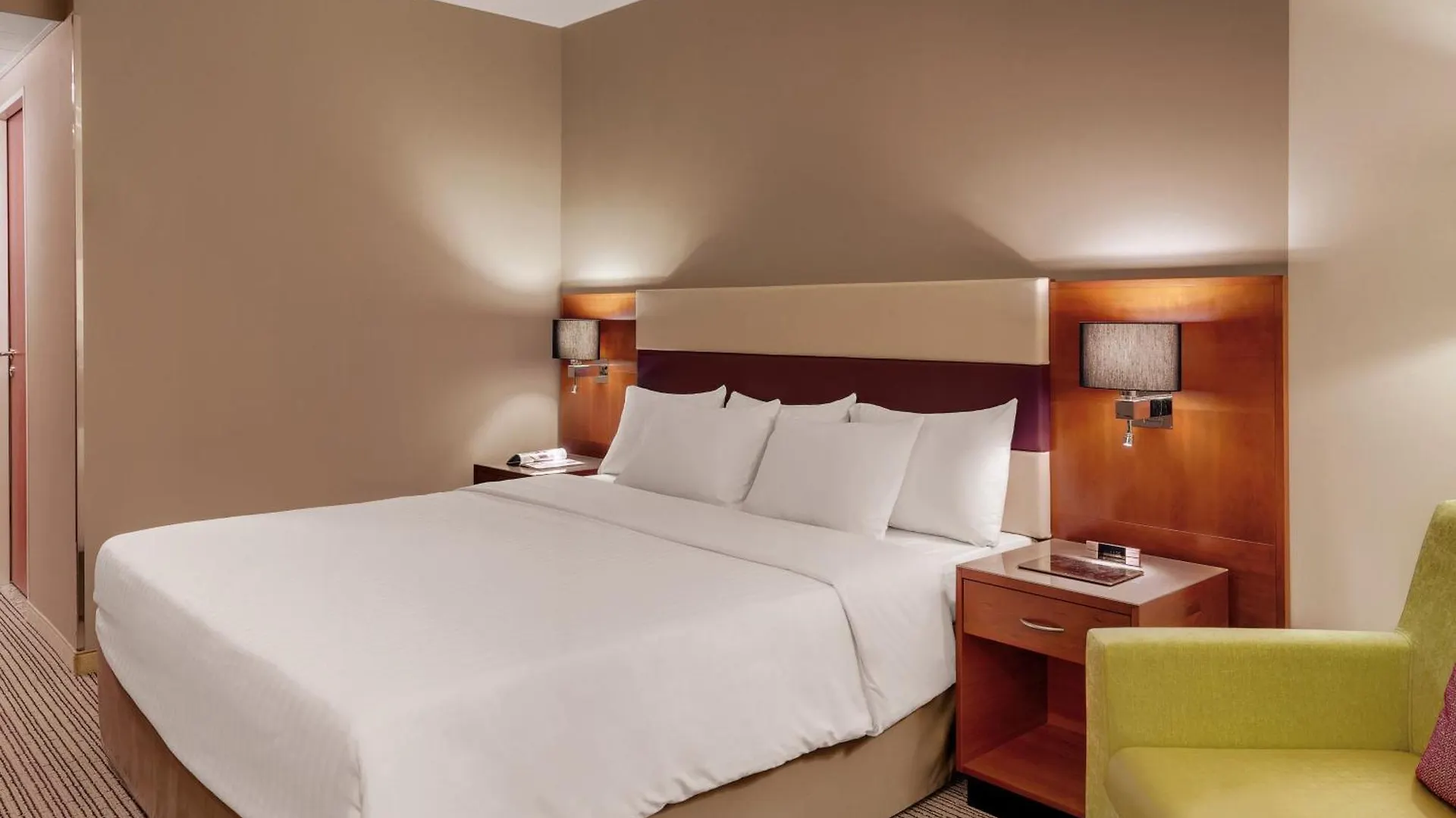 Courtyard By Marriott Zurich North Hotel