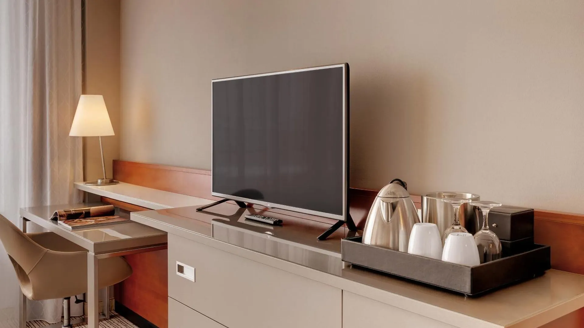 Courtyard By Marriott Zurich North Hotel