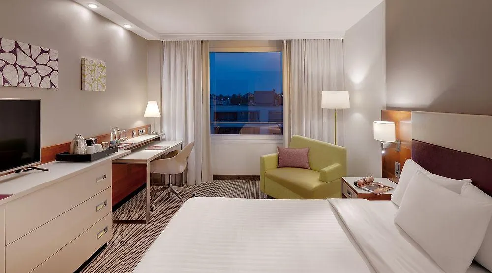 Courtyard By Marriott Zurich North Hotel