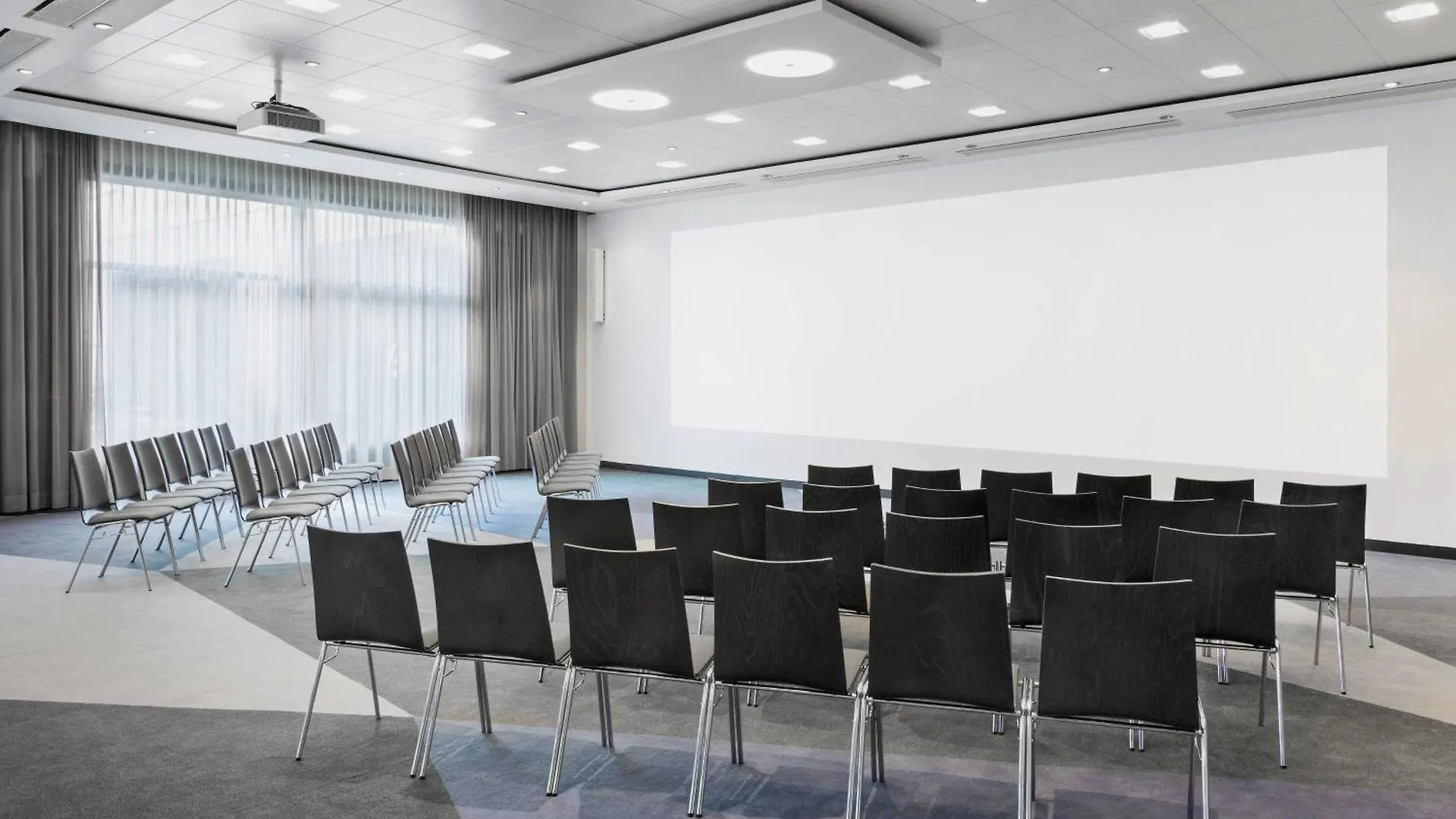 Courtyard By Marriott Zurich North Hotel
