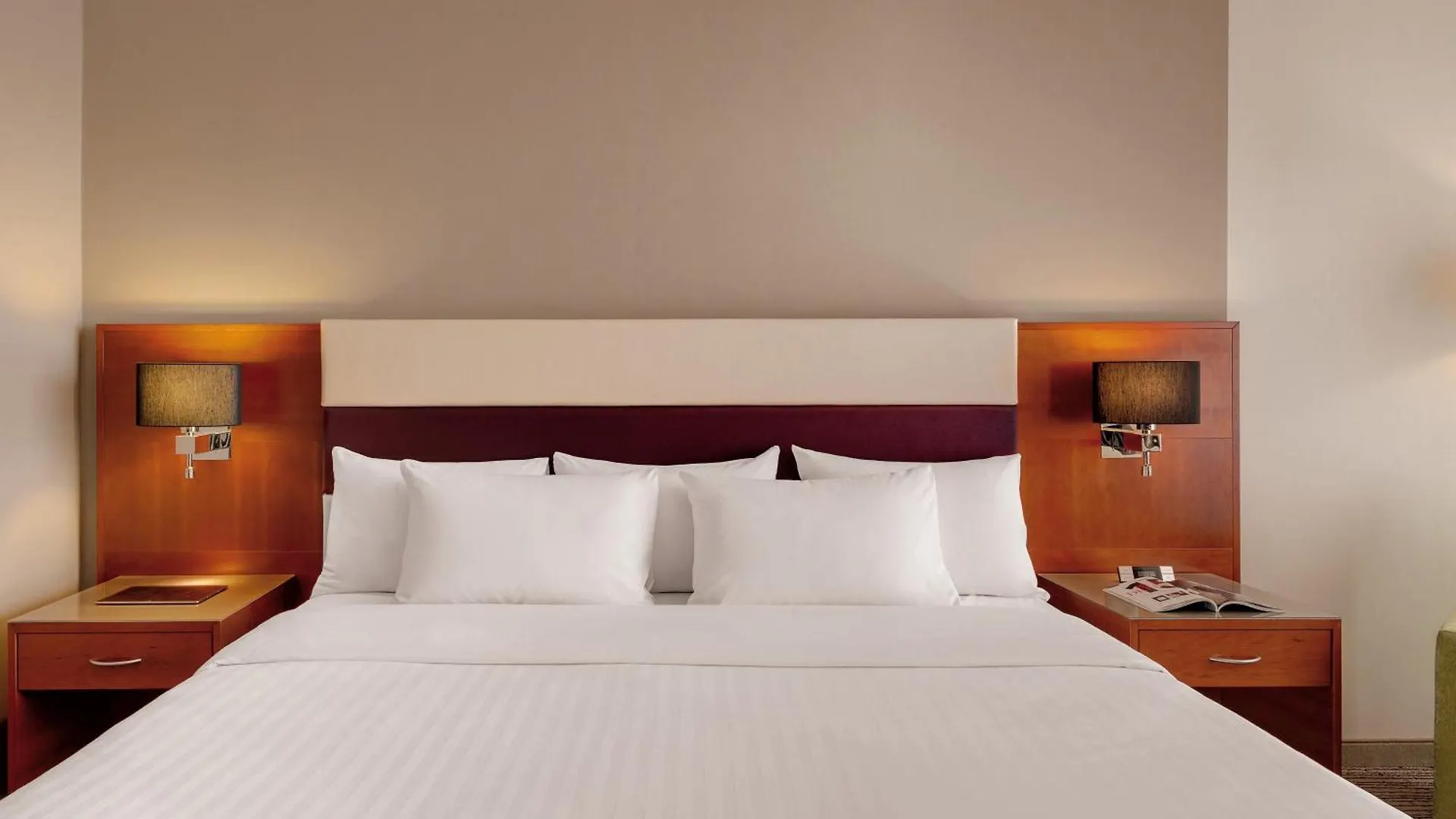 Courtyard By Marriott Zurich North Hotel