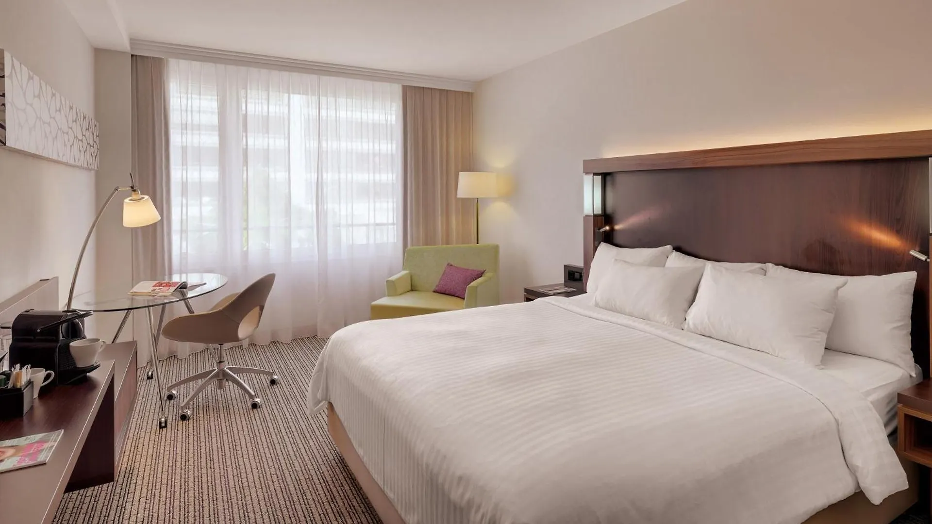 Courtyard By Marriott Zurich North Hotel