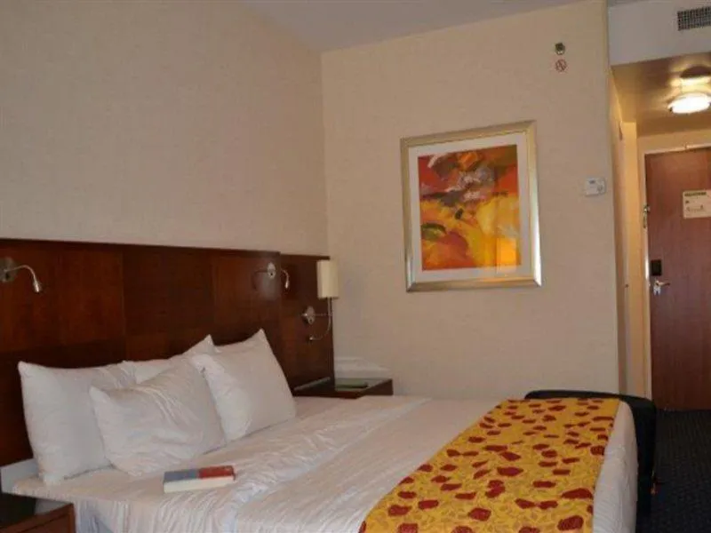 Courtyard By Marriott Zurich North Hotel