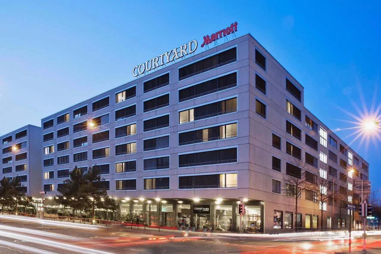 Courtyard By Marriott Zurich North Hotel