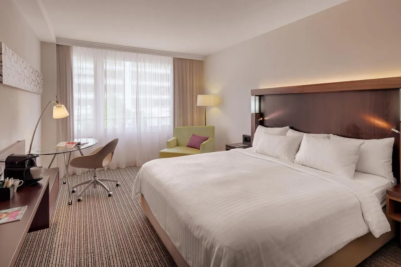 Courtyard By Marriott Zurich North Hotel