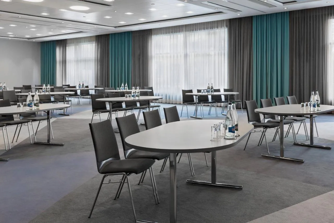 Courtyard By Marriott Zurich North Hotel