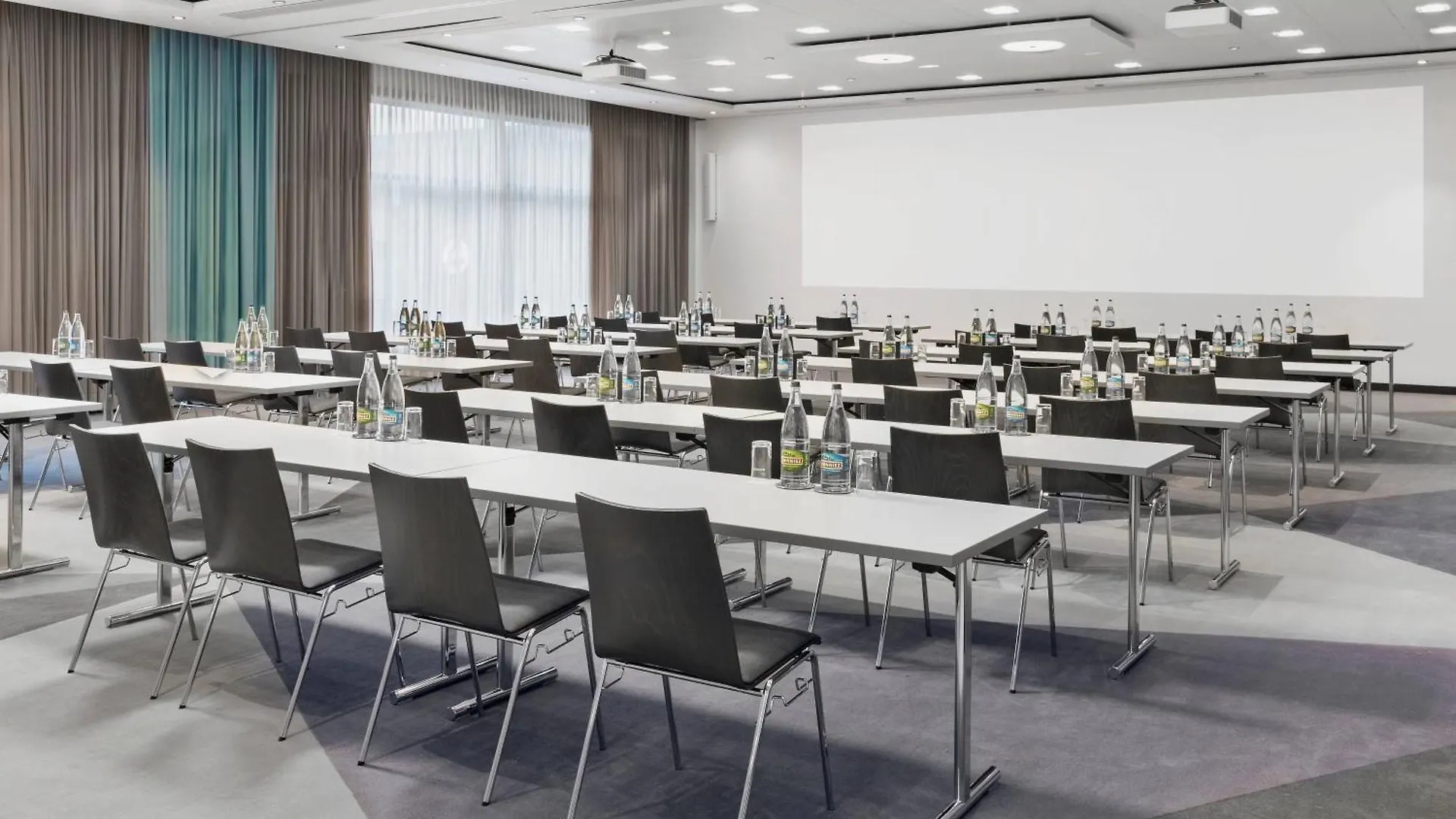 Hotel Courtyard by Marriott Zürich Nord 4*,  Schweiz