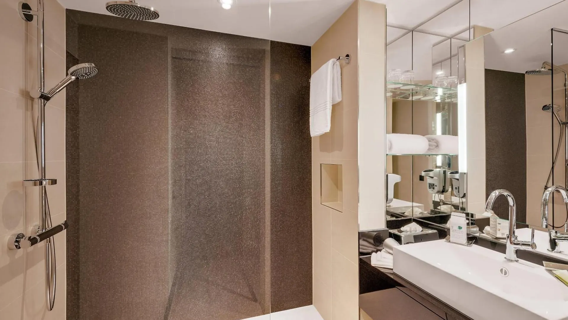 Hotel Courtyard by Marriott Zürich Nord 4*,  Schweiz